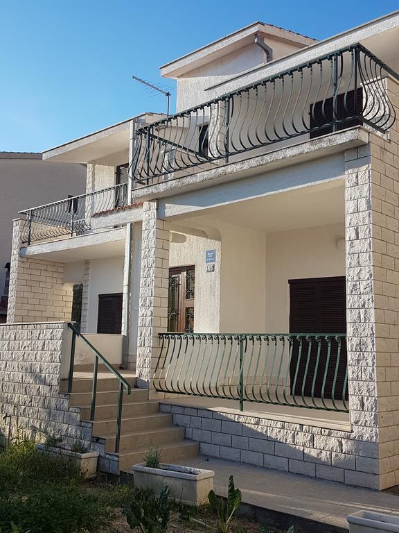 Ante Apartments Duće Eksteriør bilde